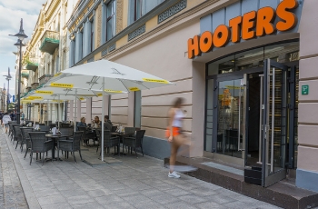 HOOTERS sports bar, Vilnius