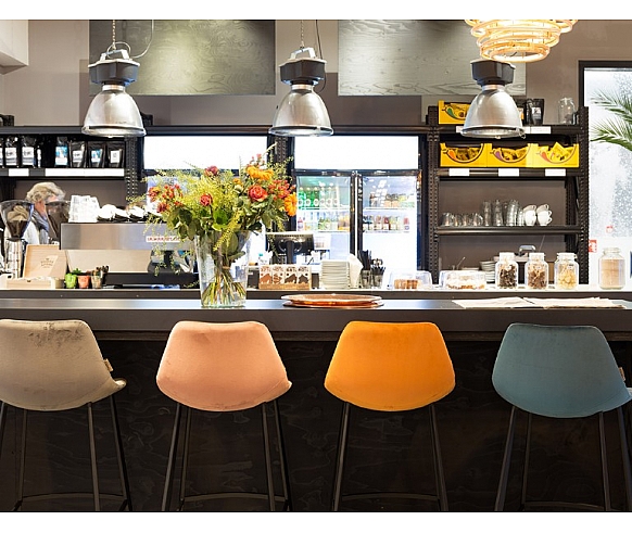 Franky velvet counter stool
